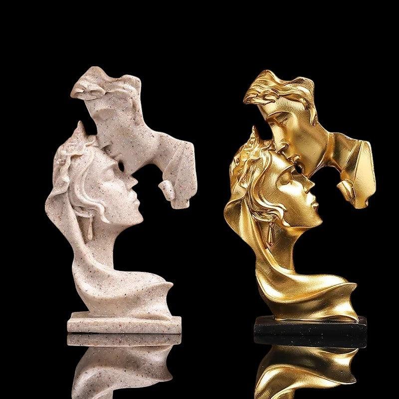 Romantic Resin Lovers Figurine – Kissing Couple Sculpture for Home & Office Decor Ornament Home Decor Desktop Wine Cabinet Decoration