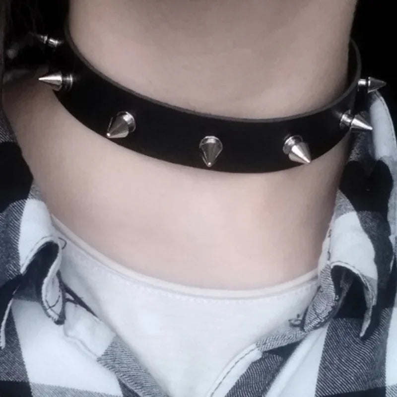 Vintage Fashion Sexy Heart Charm Neck Collar Choker Gothic Collar Necklace Gothic Heart Lock Harajuku Women Gift Black Leather Punk Choker Necklace