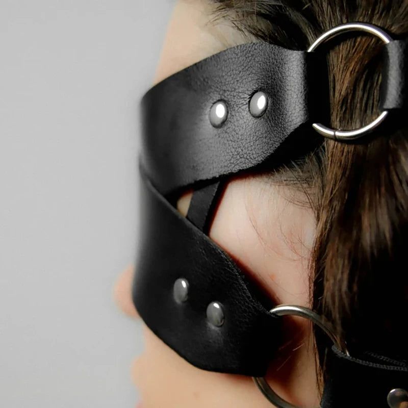 Seduction Starts with a Look… or the Lack of One.