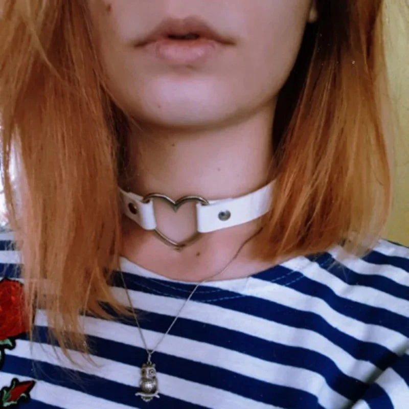 Vintage Fashion Sexy Heart Charm Neck Collar Choker Gothic Collar Necklace Gothic Heart Lock Harajuku Women Gift Black Leather Punk Choker Necklace