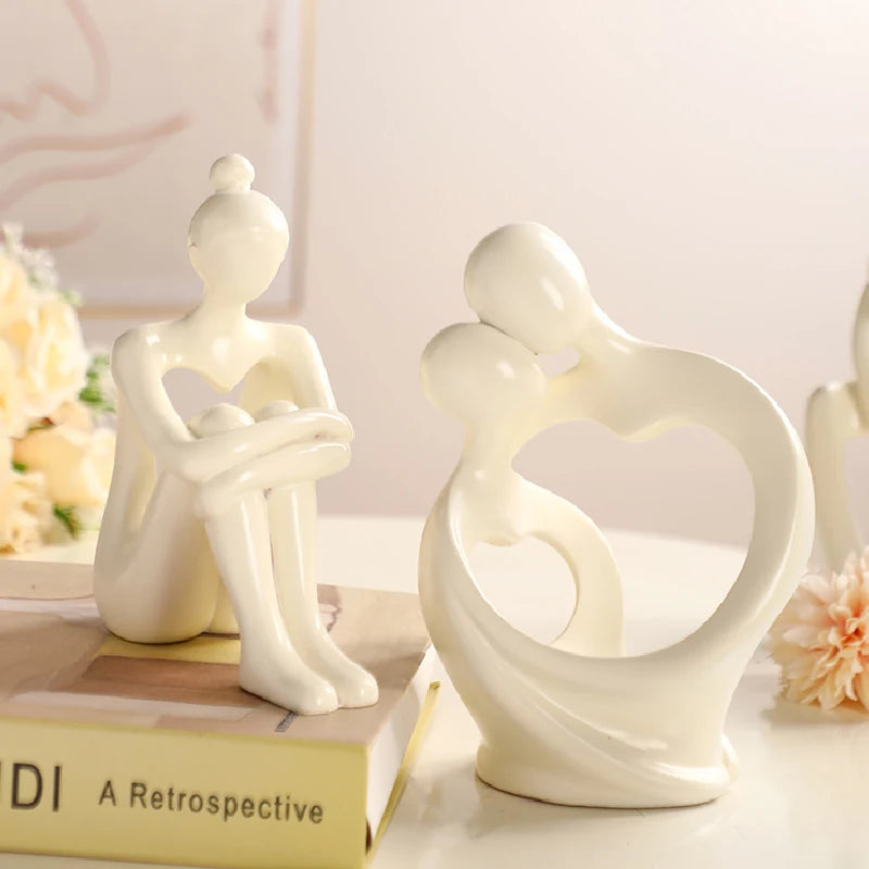 Nordic Abstract Couple Statue – Modern Art Figurine for Wine Cabinet, TV Stand & Home Décor