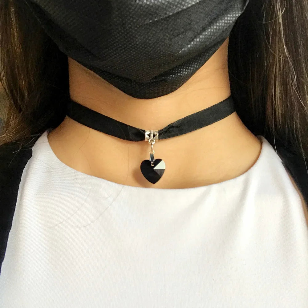 Vintage Fashion Sexy Heart Charm Neck Collar Choker Gothic Collar Necklace Gothic Heart Lock Harajuku Women Gift Black Leather Punk Choker Necklace