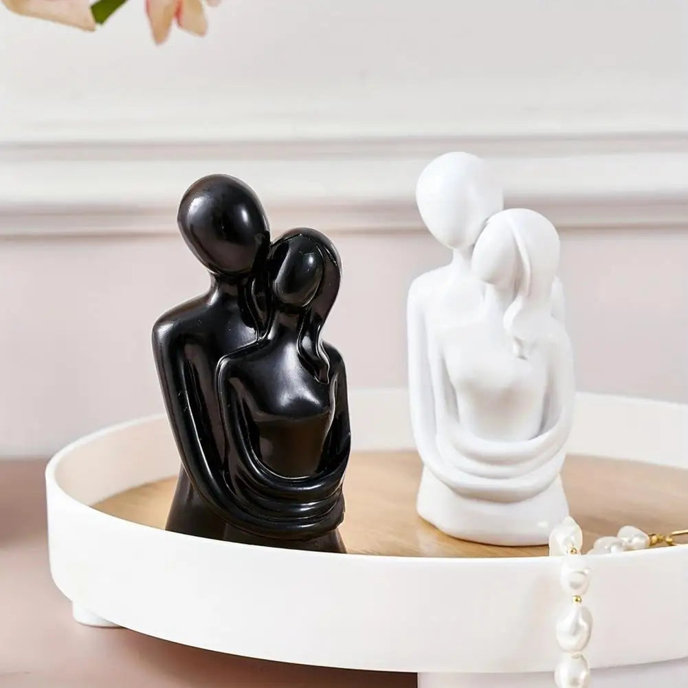 Embrace Couple Statue – Nordic Resin Figurine | Romantic Home Decor for Living Room, Bedroom & Office